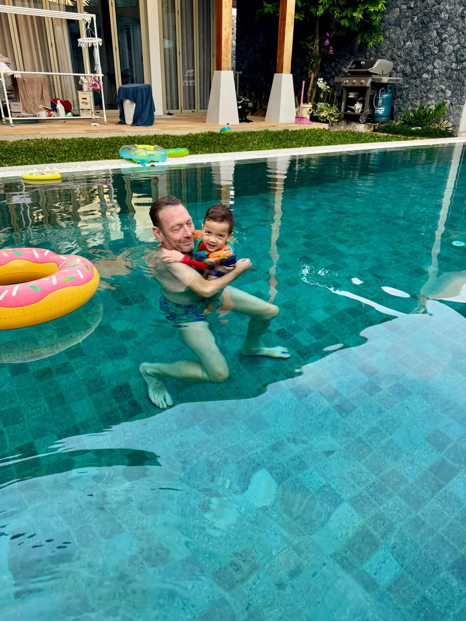 Michael swimming with Oscar